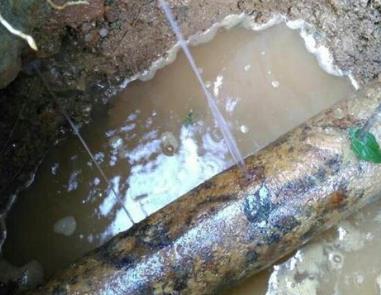 福泉楼顶渗水维修公司分享下地暖漏水的原因及检测方法。